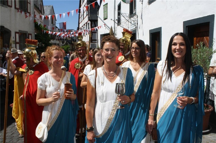 Weinfest mit Tropentemperaturen und neuen Weinmajestäten