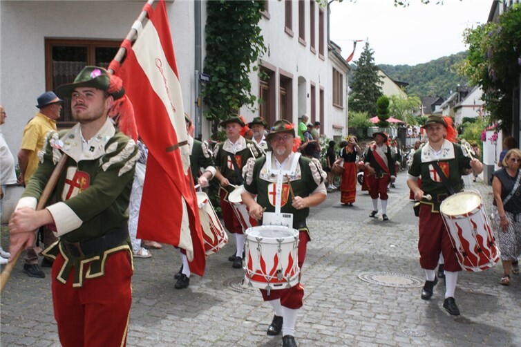 Winzerfest in Bruttig mit Brillantfeuerwerk und großem Festumzug