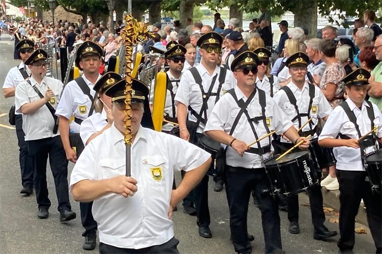 Traditionsevent mit Festumzug, Musikgenuss und Brillantfeuerwerk