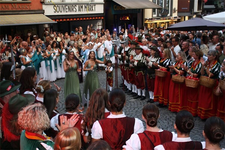 Traditionsevent mit Festumzug, Musikgenuss und Brillantfeuerwerk