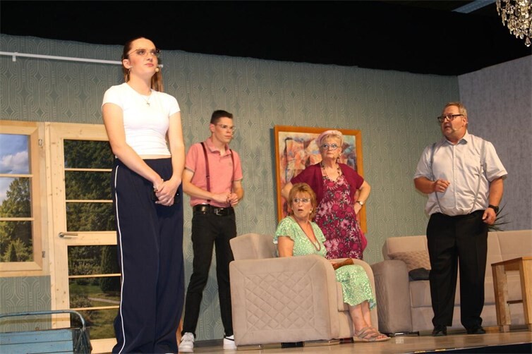 Ensemble „Spielzeit“ Düngenheim begeistert mit Dreiakter