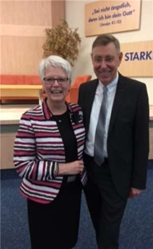 Fotolegende: Der Gastredner Manfred Steffensdorfer mit seiner Frau Doris.Foto: privat