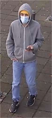 Fahndung: Wer kennt diesen Mann? Fotos: Polizei