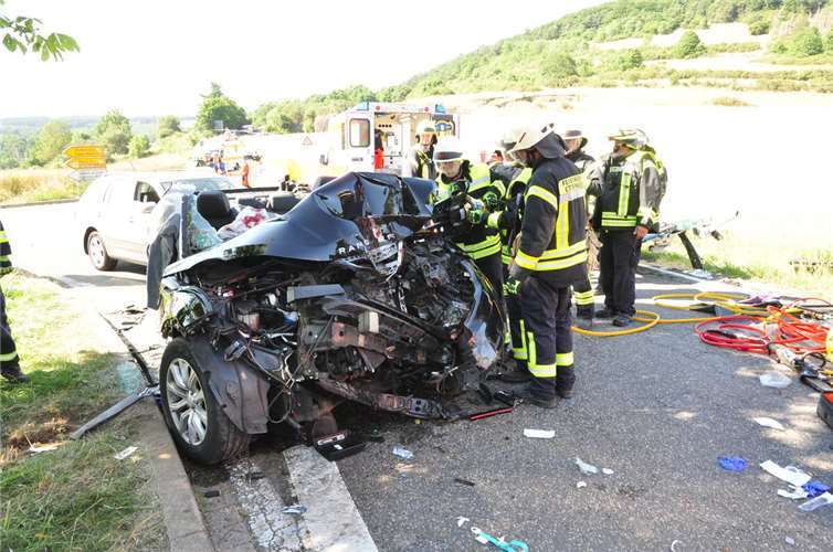 30.06.: Nachtrag: Schwerer Unfall mit 5 Schwerverletzten in Ettringen Fotos: Winkler TV