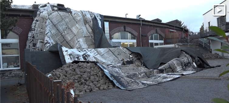 Helfer nach Sturm im Dauereinsatz Fotos: WinklerTV