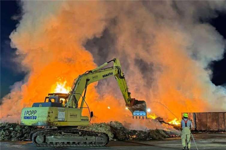 18.08.: Thorsten Heuser – Held mit Bagger beim Großbrand in Plaidt Fotos: privat