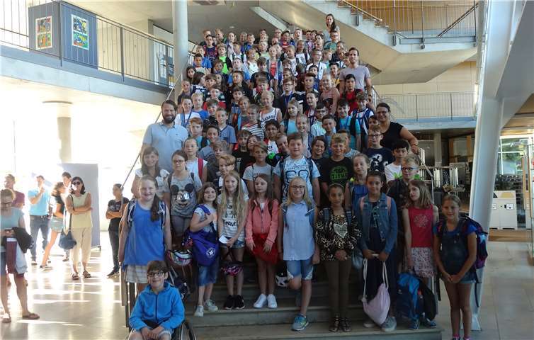 Fototermin für die neuen Fünftklässler am PJG. privat