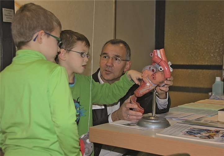 Fragen der Besucher beantworteten Ärzte und das Klinikpersonal. privat