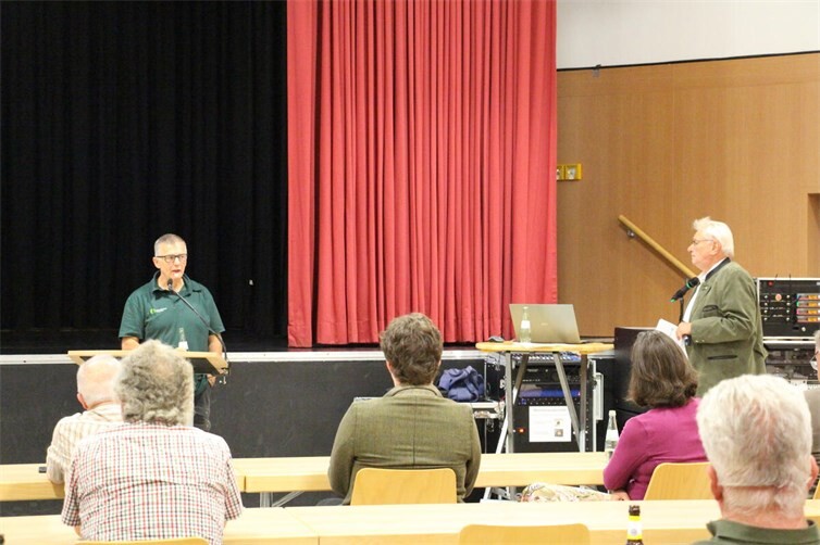 Fragen vom 1. Vors. Uwe Werner an denRefernet Herrn Andreas Becker 