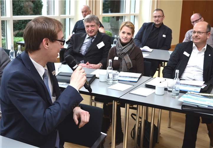 Fragen von Unternehmer Hermann Krupp (r.) beantwortete auch Jonas Honsdorf (l.) von der Sparkasse Koblenz.HEP