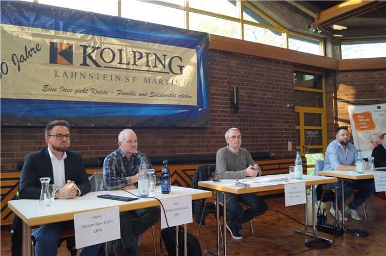 Zeitgerechter Fortschritt bei der Brückensanierung Fragen zur Baumaßnahme „Hochbrücke B42“ konnten bei einer Veranstaltung der Kolpingfamilie St. Martin an kompetente Podiumsgäste gestellt werden. Foto: Kolping St. Martin/Schneider