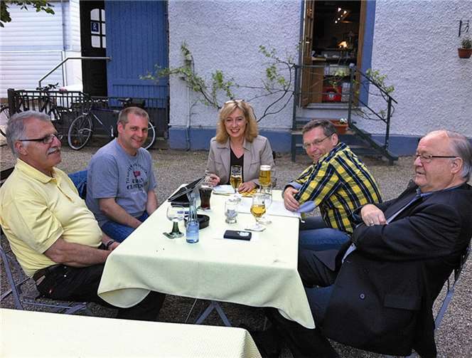 Fraktionsvorsitzende Birgit Hoernchen (Mitte) und Fraktionsvorsitzender Torsten Schupp (2.v.l.) hatten ein offenes Ohr für die Bürger. privat