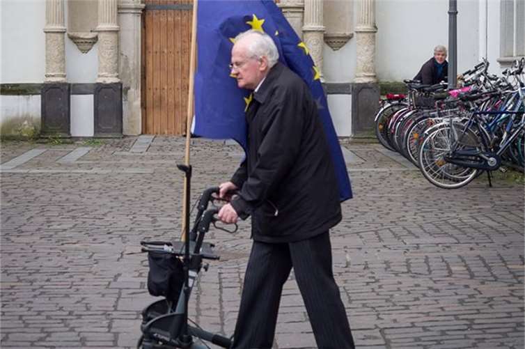 „France je t’aime - with Love from Germany“ ist das Motto der Aktion, zu der alle Bürger eingeladen sind.