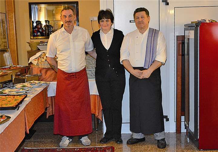 Francesco, Jadranka und Luigi verwöhnen die Gäste im Restaurant. privat