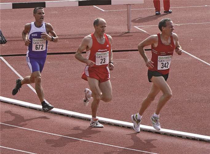 Frank Apfelbaum (l.) konnte Rang drei hinter Uwe Bernd (LG Rüsselsheim) und Axel Kolaczewitz (LG Hohenfels) nicht ins Ziel retten. privat