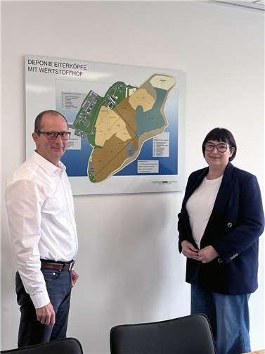 Frank Diederichs, Geschäftsführer des AZV im Gespräch mit Anette Moesta MdL.  Foto: Büro Moesta MdL