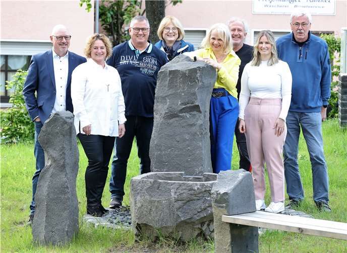 Frank Driesch (3.v.l.) kandidiert als Ortsvorsteher und führt zudem die Liste in Irlich für die Ortsbeiratswahlen an. An seiner Seite treten Jutta Ebert (2.v.l.), Silvia Nußbaum (4.v.l.), Jörg Niebergall (3.v.r.), Emma Driesch (2.v.r.), Susanne Heinemann (3.v.r.), Karl- Josef Heinrichs (r.) und Lars Ebert (l.) zur Wahl an.  Foto: FWG Neuwied