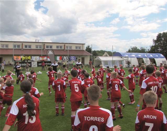 Frank Elser trainiert wieder fußballbegeisterte Kids in St. Sebastian.privat