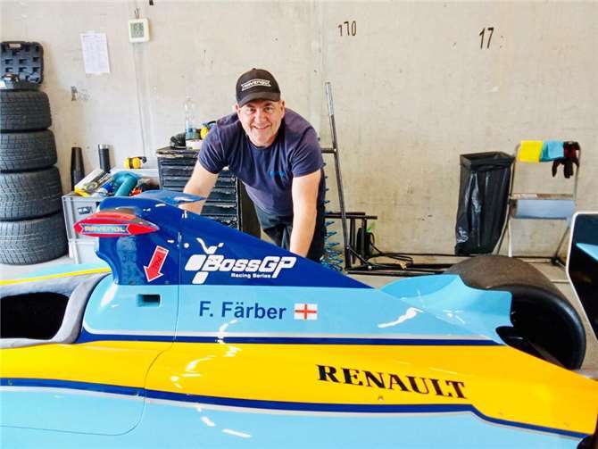 Frank Färber startet mit spektakulärem Debüt Frank Färber mit seinem Tatuus Formel Renault. Foto: Färber-Motorsport