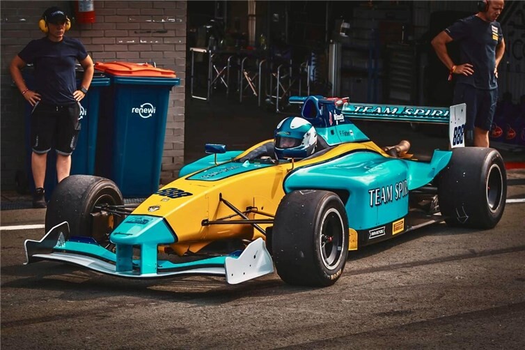 Frank Färber startet mit seinem Formel Renault World Series in der hochprofessionellen Rennserie der BOSS GP.