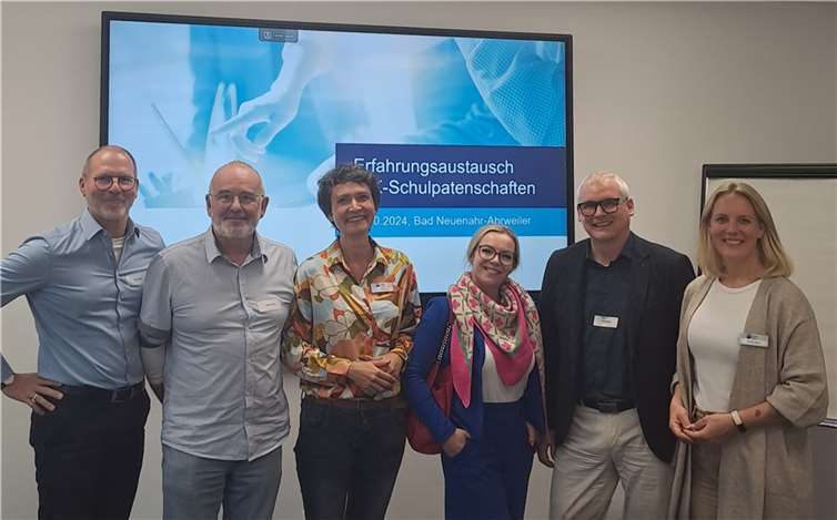 Frank Grohs (PRÜTERPLAN GmbH), Karlheinz Bolz (Jobfux), Andrea Stenz (IHK-Regionalgeschäftsführerin), Magdalena Freund (PRÜTERPLAN GmbH), Timo Djelassi (Realschule plus Niederzissen), Daniela Bluhm (IHK-Koblenz).  Foto: IHK Koblenz