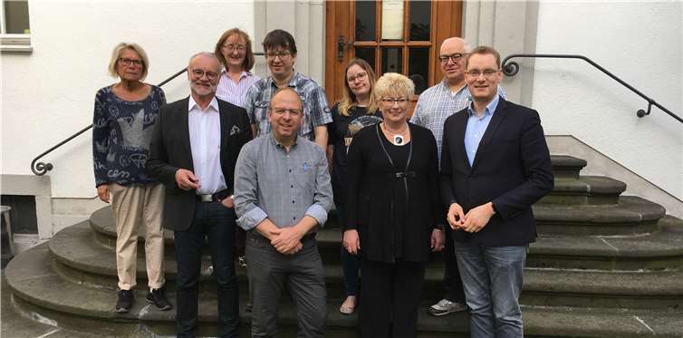 Frank Hastenteufel, Marion Lipinski-Naumann und Ortsvereinsvorstand um Fritz Naumann und Denny Blank.privat