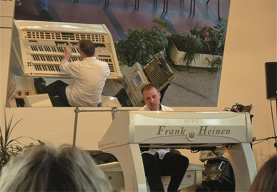 Showorganist Spielt Auf Der Wersi Orgel showorganist-spielt-auf-der-wersi-orgel