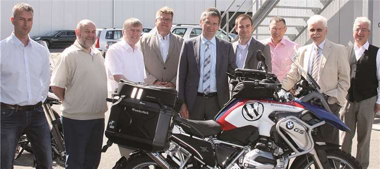 Frank Hoffmann (Firma Wunderlich), Günter Martin, Ingo Terschanski, Geschäftsführer Erich Wunderlich, SPD-Fraktionsvorsitzender Hendrik Hering, MdL Marcel Hürter, Hartmut Tann, Lorenz Denn sowie Bernd Lang (v.li.). privat