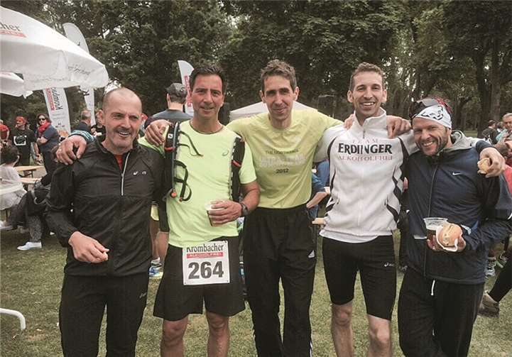 Frank John (2.v.l.) und Christian Schawel (3.v.l.) mit Weggefährten. privat