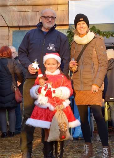 Frank Kellermann von der Feste Kaiser Franz e.V. und Quartiersmanagerin Ulrike Bourry freuten sich über den Besuch des Kowelenzer Schängelche 2015.  privat