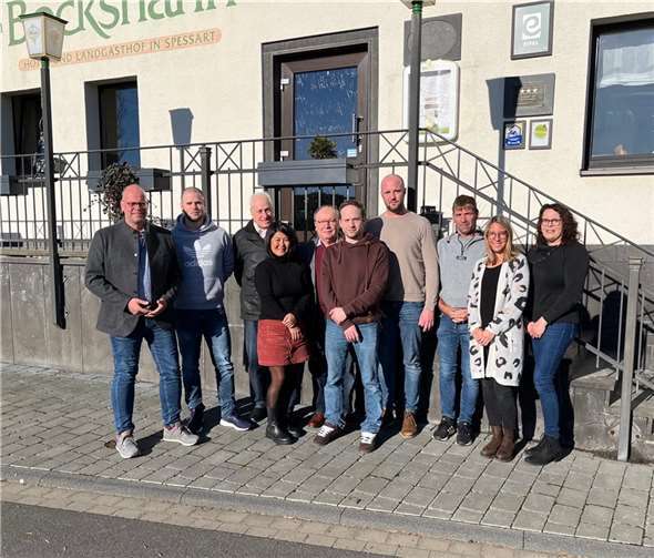 Frank Klapperich (1.v.l.) wurde durch den SPD-Ortsverein Kempenich-Spessart als Ortsbürgermeisterkandidat für Spessart nominiert.  Foto: Jens Schäfer
