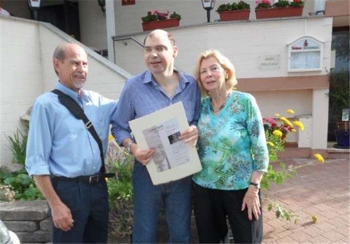 Frank Lohmann mit seinen Eltern.