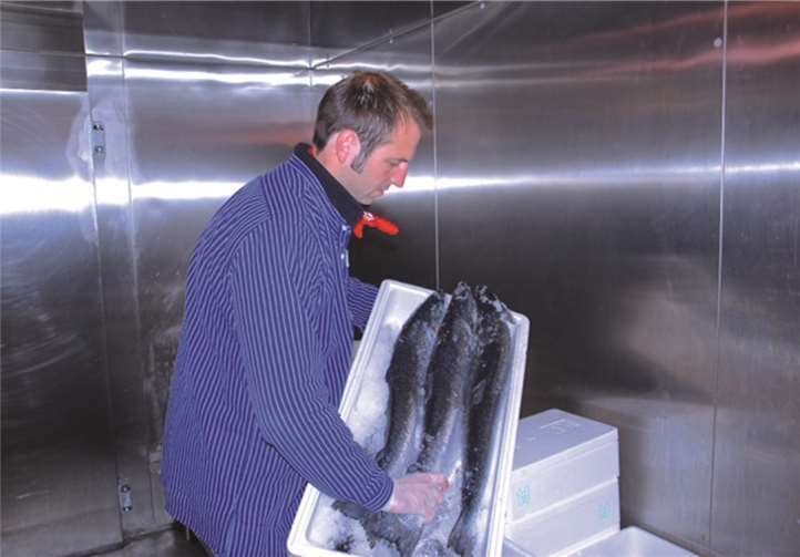 Frank Meyer bei der Qualitätskontrolle.