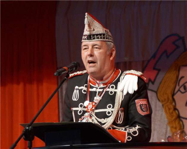 Frank Neideck war als Sohn der Mitgründerin der Mendiger Möhnen, Reni Neideck, prädestiniert, die Veranstaltung zu eröffnen.