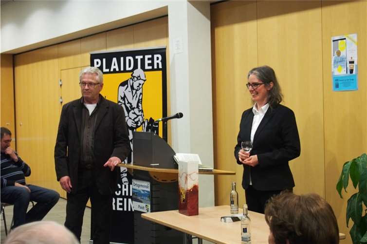 Frank Neupert, Vorsitzender des Plaidter Geschichtsvereins, begrüßte Yvonne Treis.