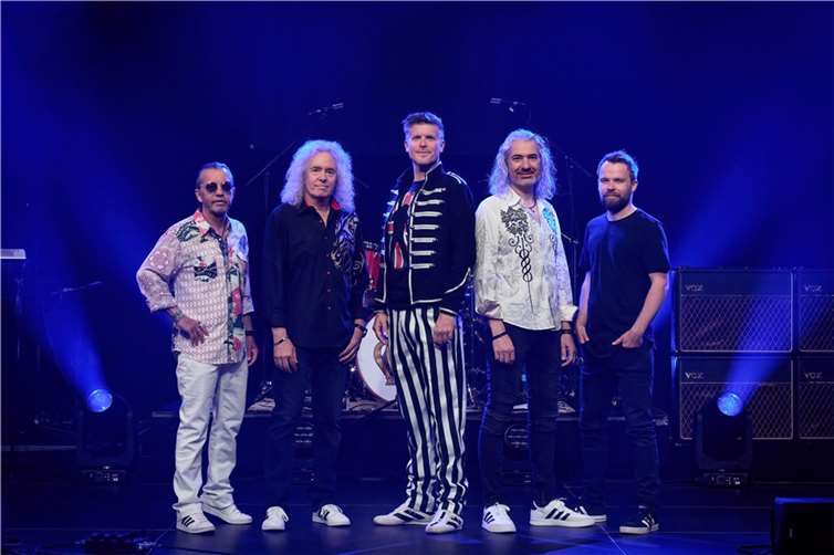 Frank Rohles (zweiter von rechts) ist mit Queen-Gitarrist Brian May befreundet.  Copyright: Heiko Kapeller - Messerich/Quelle: miro-live