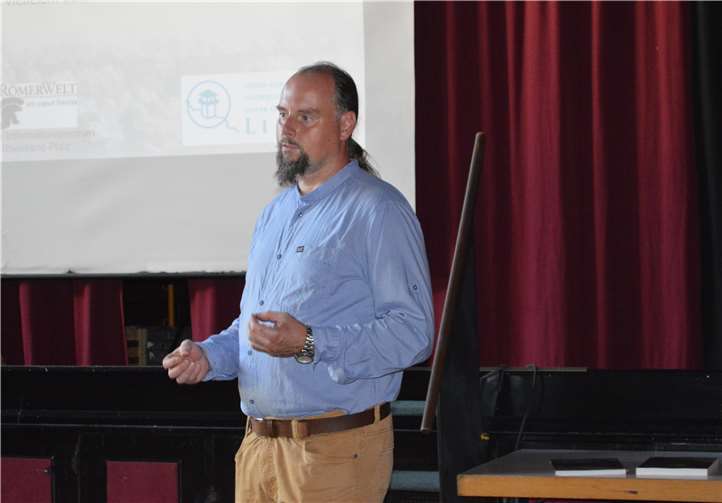 Frank Wiesenberg bei der Vorstellung des Antrags. Foto: AB