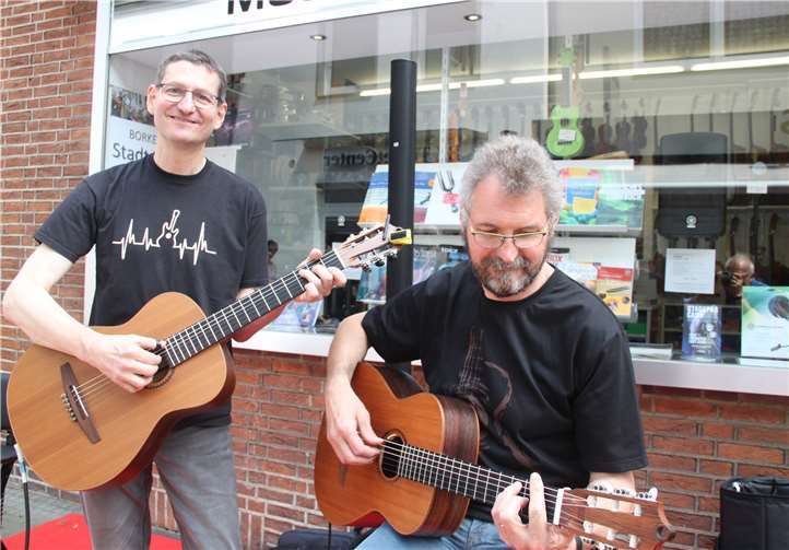 Frank und Klaus Krumscheid haben ihre neue dritte CD herausgebracht. Foto: privat
