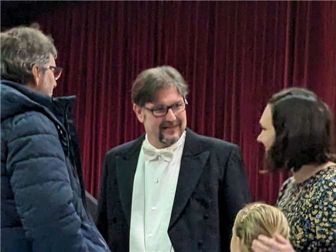 Fantastische Jubiläumsgala stimmte auf Weihnachten ein Frank von Häfen freute sich über den regen Zuspruch.