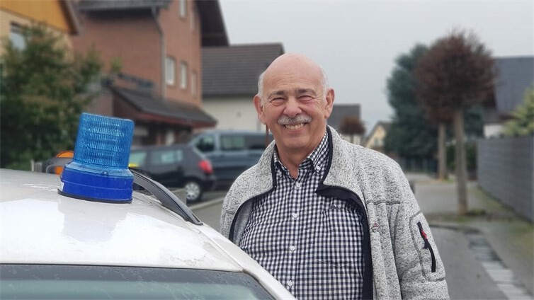 Franz Dreher, 1. Vorsitzender des DRK-Ortsvereins Mülheim-Kärlich, freut sich, dass die gemeinsam mit Rektorin Caroline Schumacher entwickelte Idee an der Grundschule Christophorus umgesetzt wird. Foto: Horst Hohn
