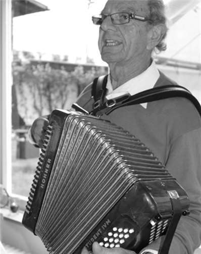 Franz Hackner am Akkordeon.privat