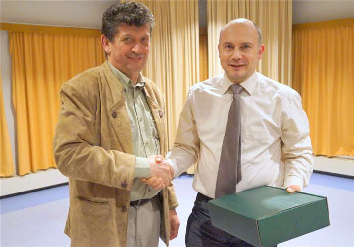 Franz-Josef Becker (li.) verabschiedete Markus Thomas als Vorsitzenden der Kreisjagdgruppe Cochem-Zell.