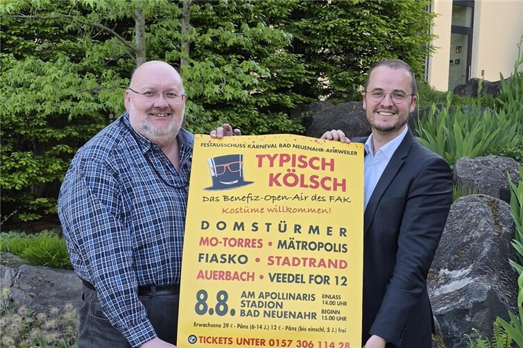 Franz-Josef Creuzberg, 1. Vorsitzender des Fördervereins des FAK, und René Schell, Kreissparkasse Ahrweiler