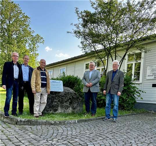 Franz-Josef Dirksen, Vorsitzender des Fördervereins „Wiege der Bundeswehr“ (2.v.r.) im Gespräch mit (im Bild v.l.n.r. Gerd Rheinbay, Richard Welter, Dr. Hans-Georg Hansen und Reinhard Hauter.“ Foto: Dr. Hans-Georg Hansen