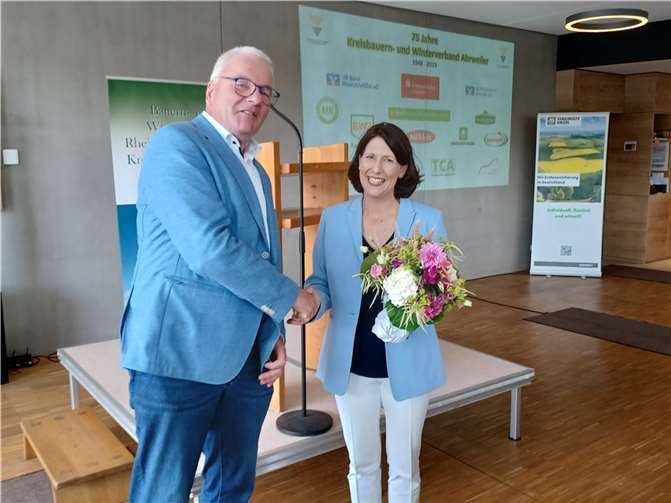 Franz-Josef Schäfer, Vorsitzender des Bauern- und Winzerverband Kreisverband Ahrweiler, und Agrarministerin Daniela Schmitt.  Foto: privat