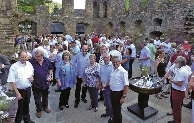 Franz-Josef und Birgit Appel feierten mit vielen Freunden und Wegbegleitern in der ehemaligen Sakristei des Klosters Marienthal. WM
