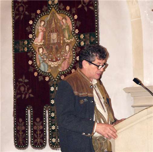 Franz „Josi“Becker moderierte das geistliche Konzertund erläuterte den Zuhörern die einzelnen Musikstücke.