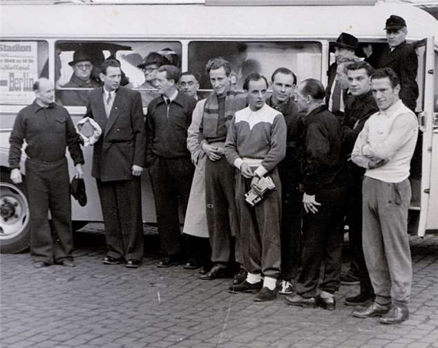 Franz Mohrs (achter von links), hier vor dem Start zum ersten Spiel einer Rheinlandauswahl im November 1948 in Berlin.privat