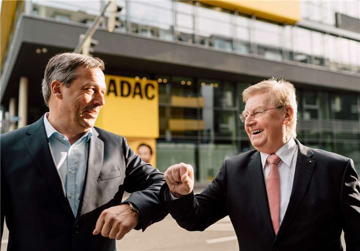 Franz-Rudolf Ubach (rechts) übergab nach zwölf Jahren Vorstandstätigkeit sein Amt an den neuen Sport-Vorstand Axel Friedhoff.