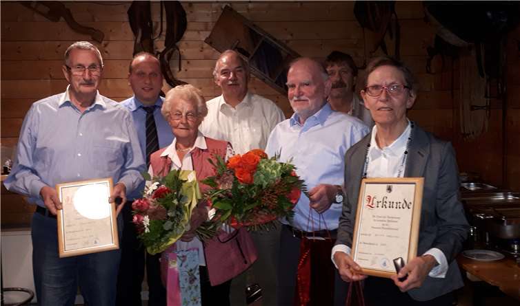 Franz Thelen, Bürgermeister Johannes Bell, Maria Mahlberg, Ortsbürgermeister August Henn, Rudolf Seul, Beigeordneter Wolfgang Weitzel und Beatrix Knechtges.